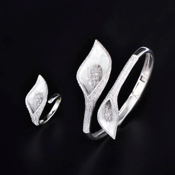 VQ Flower Bracelet and Ring Set - Picture 1 of 3